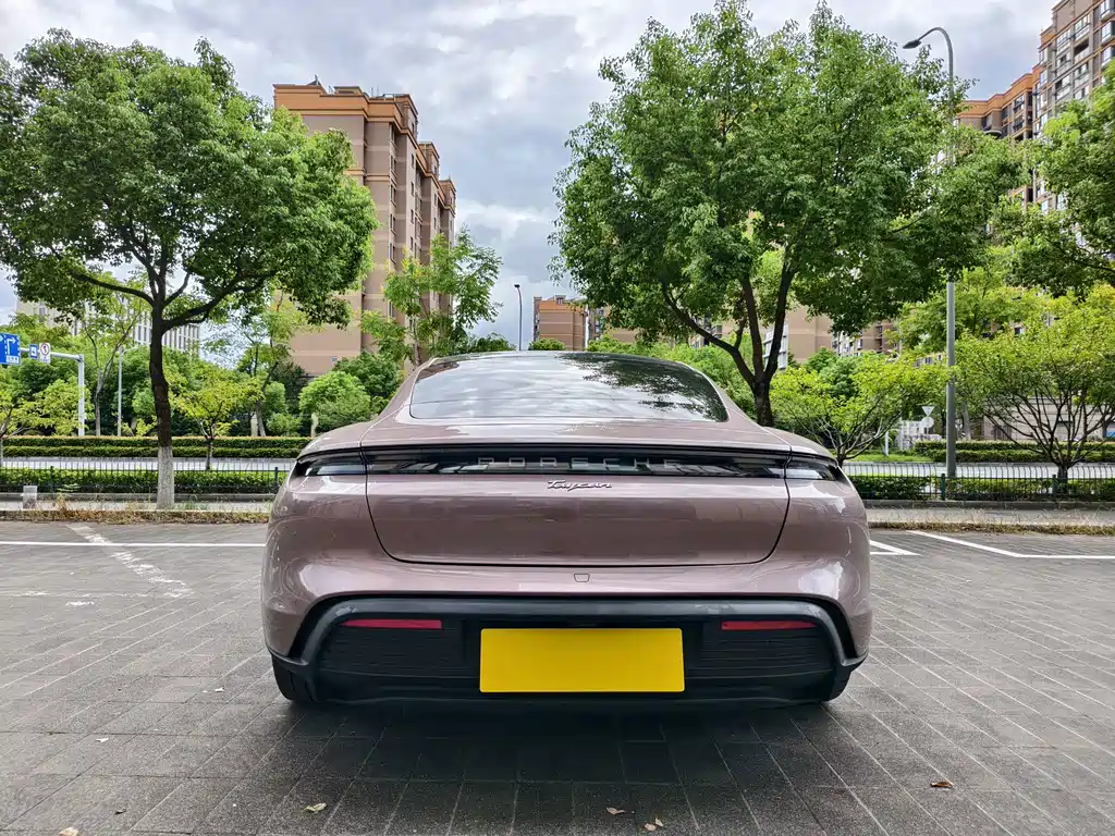 Porsche Taycan — миниатюра 16
