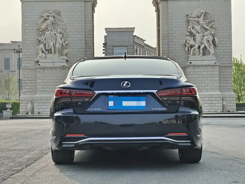 Lexus LS — миниатюра 4
