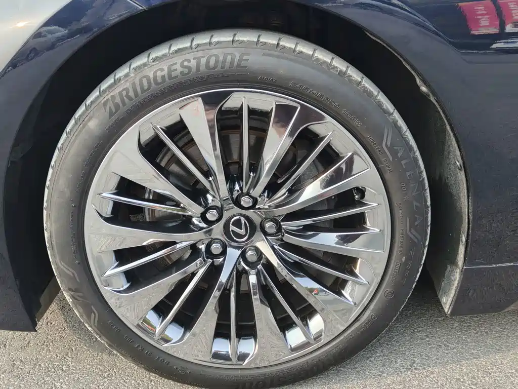 Lexus LS — миниатюра 18