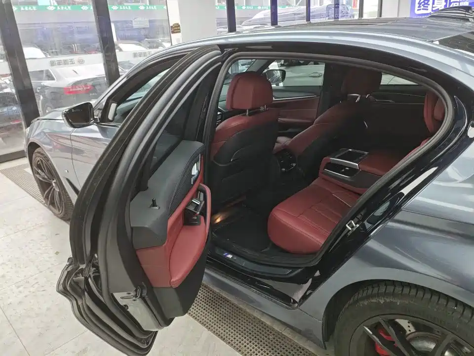 BMW 5 Series — миниатюра 12