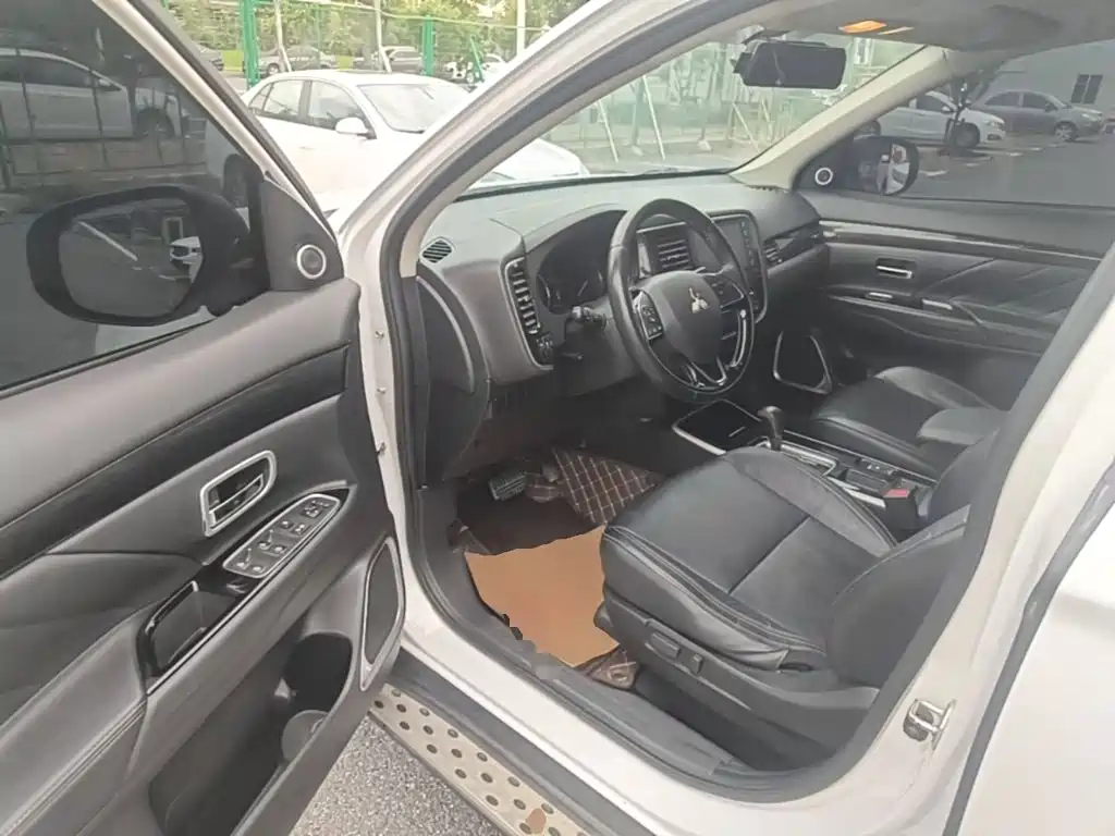 Mitsubishi Outlander — миниатюра 16