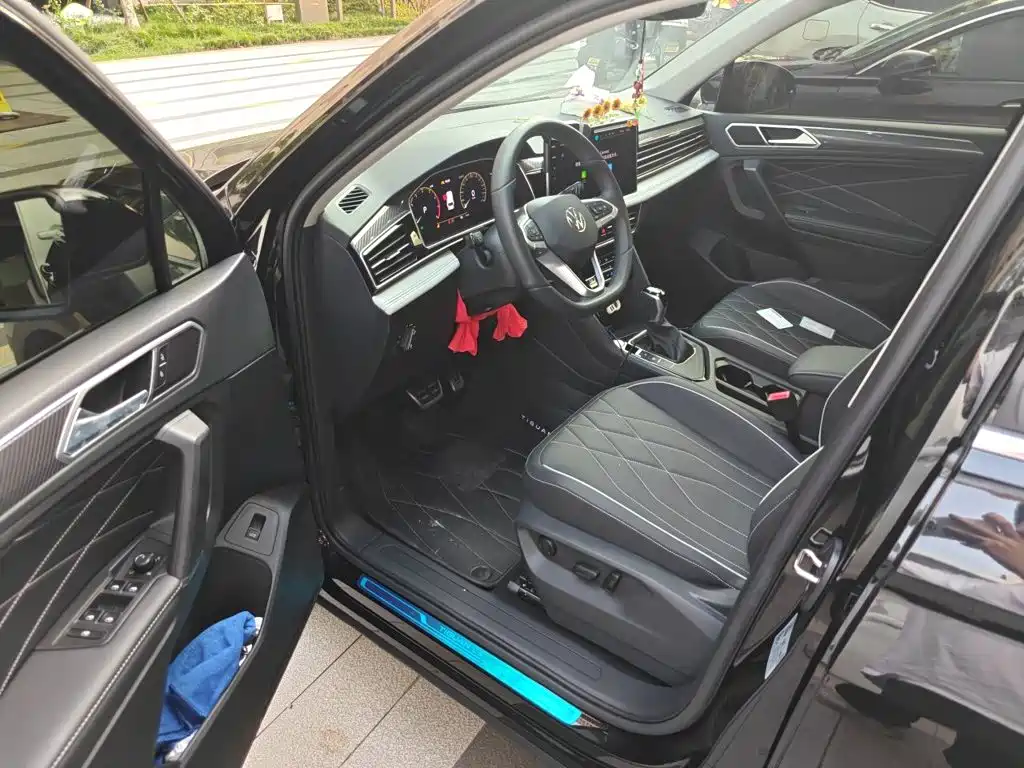 Volkswagen Tiguan L — миниатюра 14