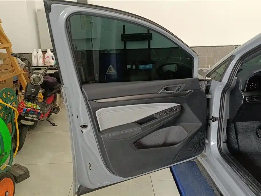 Volkswagen Golf 2025 300TSI R-Line