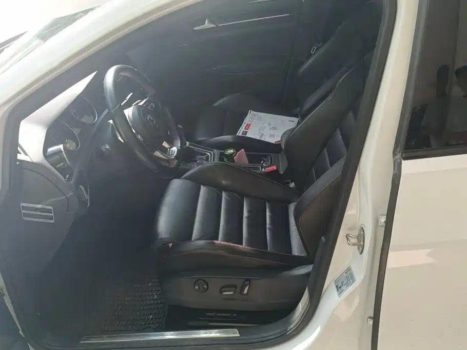 Volkswagen Golf GTI — миниатюра 9