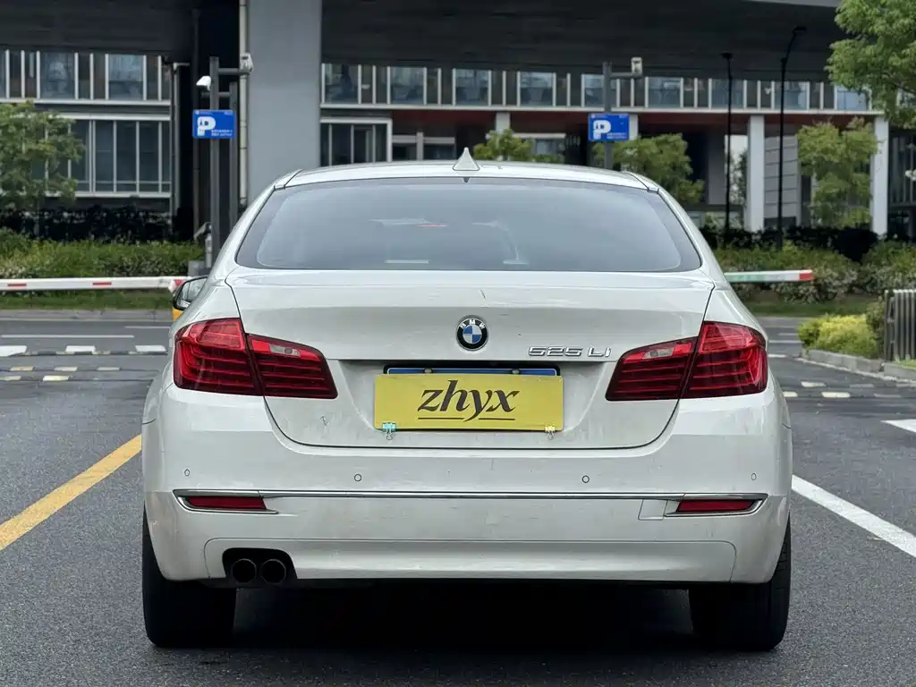 BMW 5 Series — миниатюра 6