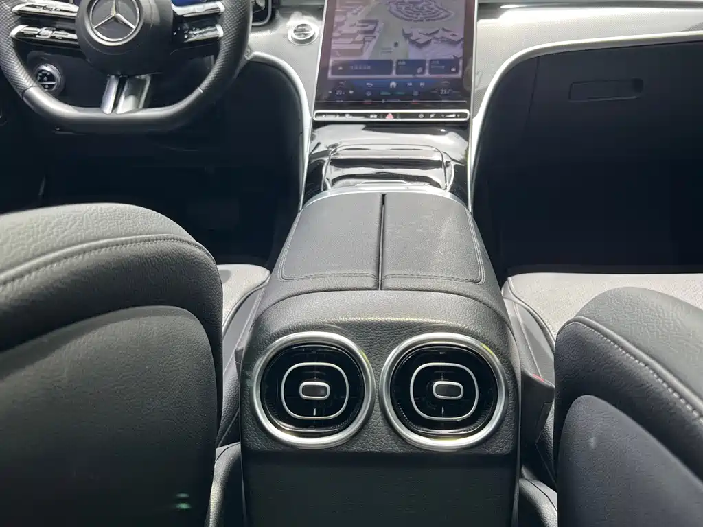 Mercedes-Benz C-Class — миниатюра 13