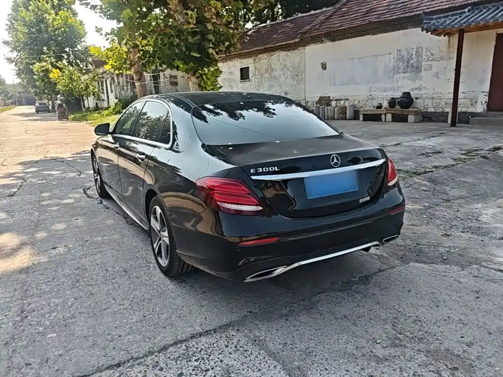 Mercedes-Benz E-Class — миниатюра 5