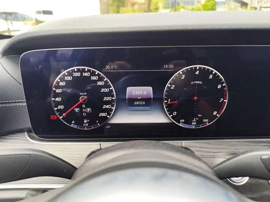 Mercedes-Benz E-Class — миниатюра 9