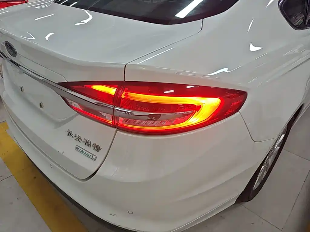 Ford Mondeo — миниатюра 8