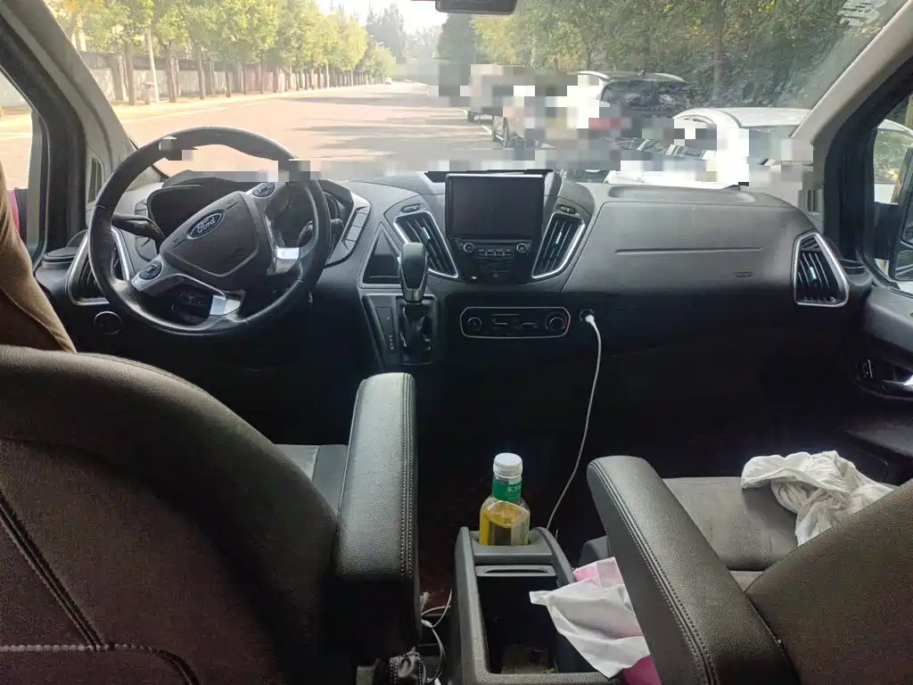 Ford Tourneo — миниатюра 10