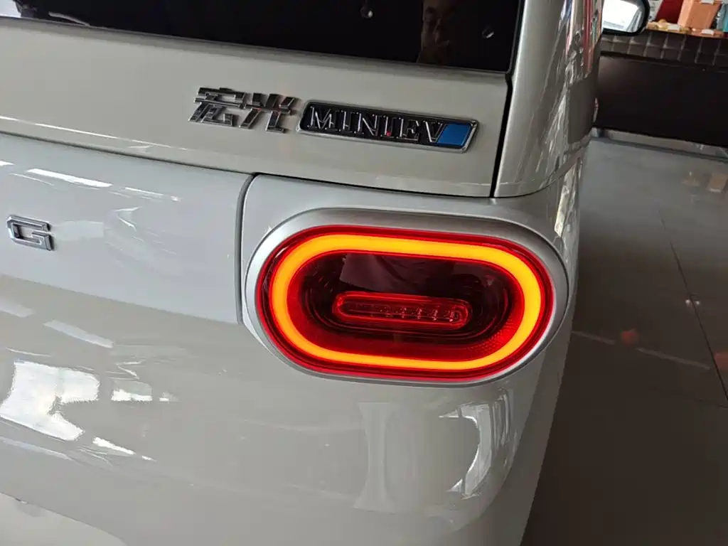 Wuling MINIEV — миниатюра 8