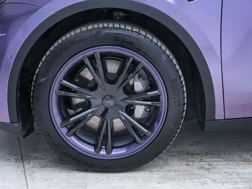 Tesla Model Y — миниатюра 10