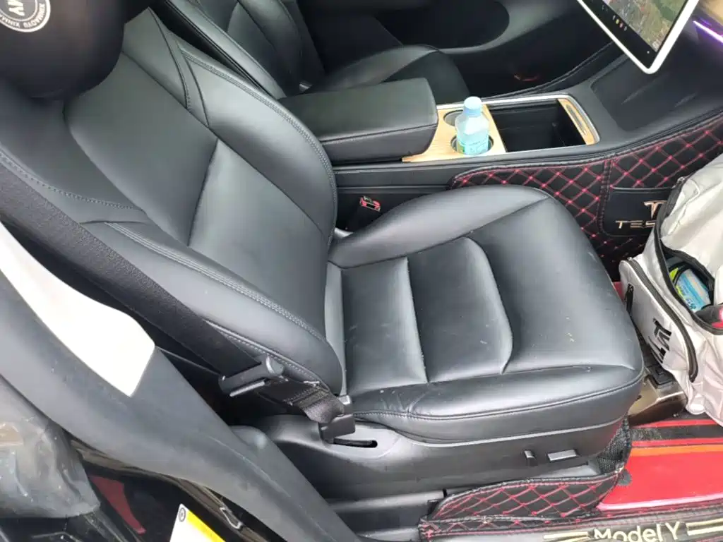 Tesla Model Y — миниатюра 25