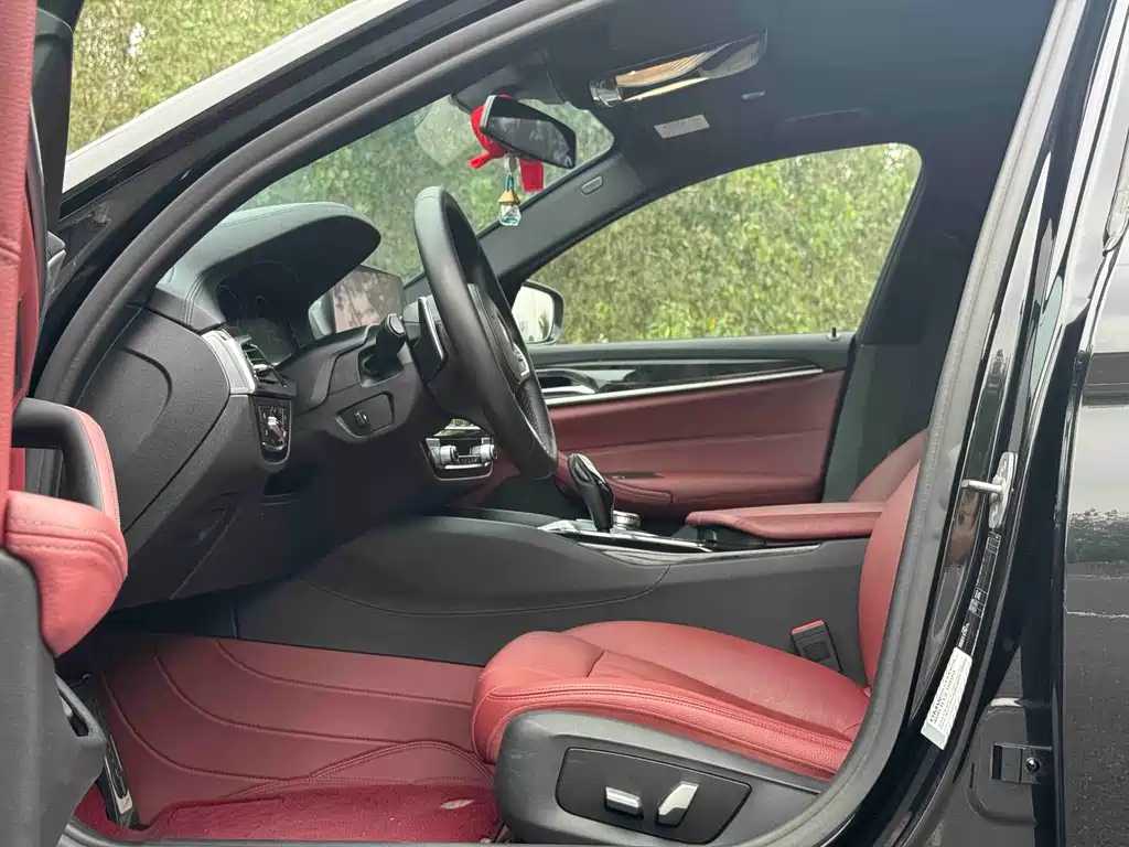 BMW 5 Series — миниатюра 6