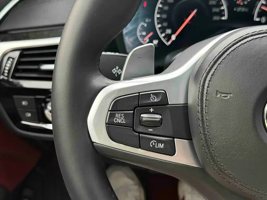 BMW 5 Series — миниатюра 14
