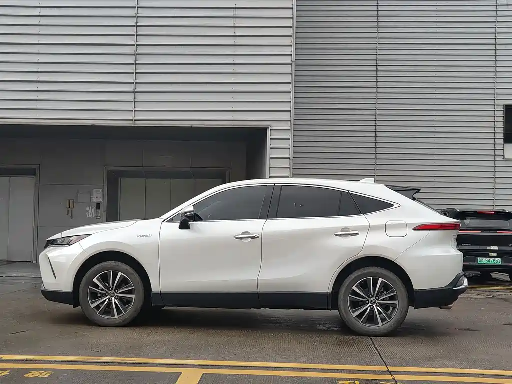 Toyota Harrier — миниатюра 2