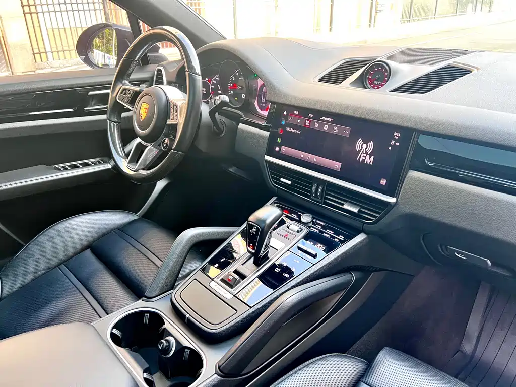 Porsche Cayenne — миниатюра 18