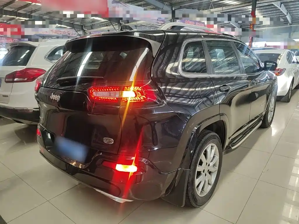 Jeep Cherokee — миниатюра 7