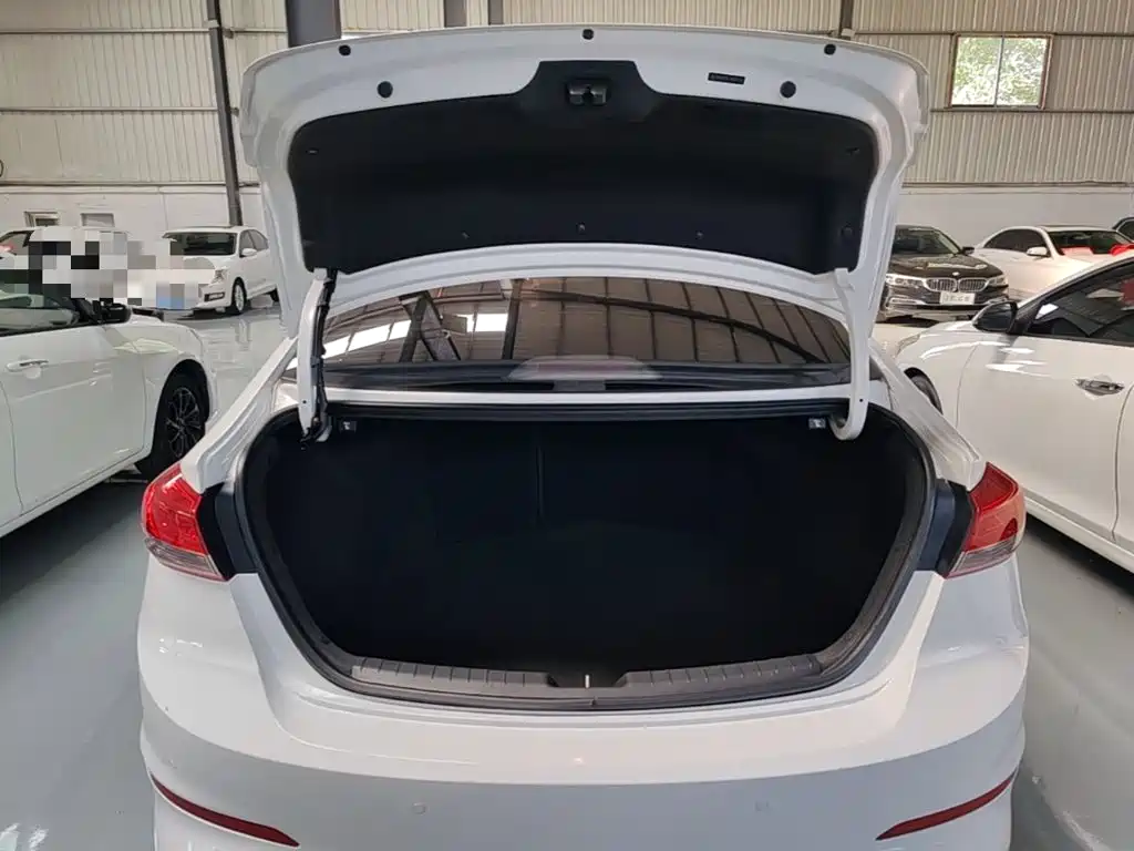 Hyundai Elantra — миниатюра 19
