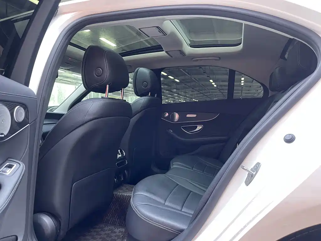 Mercedes-Benz C-Class — миниатюра 12