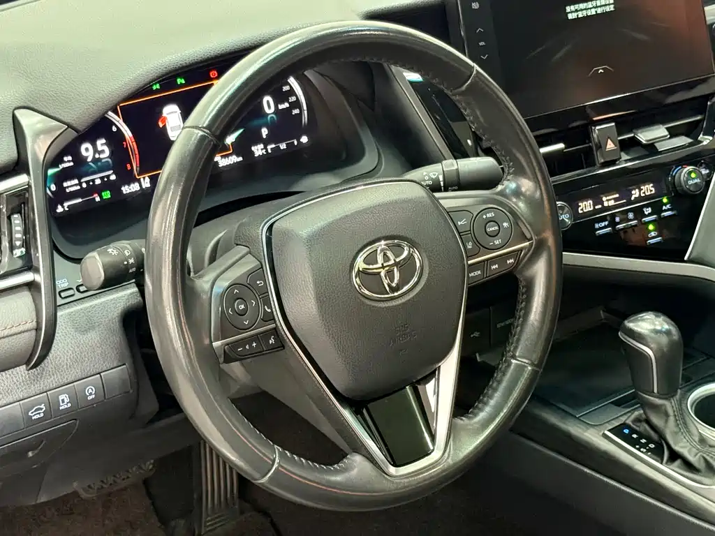 Toyota Camry 2021 2.5G Luxury