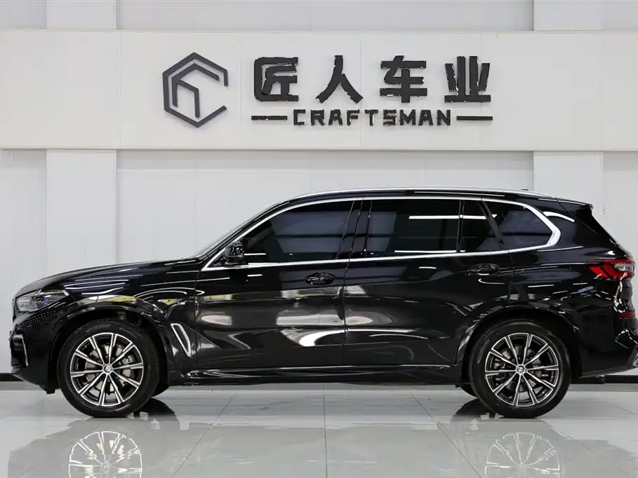 BMW X5 2022 xDrive 30Li Premium M Sport
