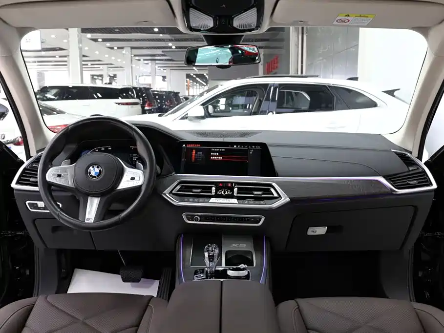 BMW X5 2022 xDrive 30Li Premium M Sport