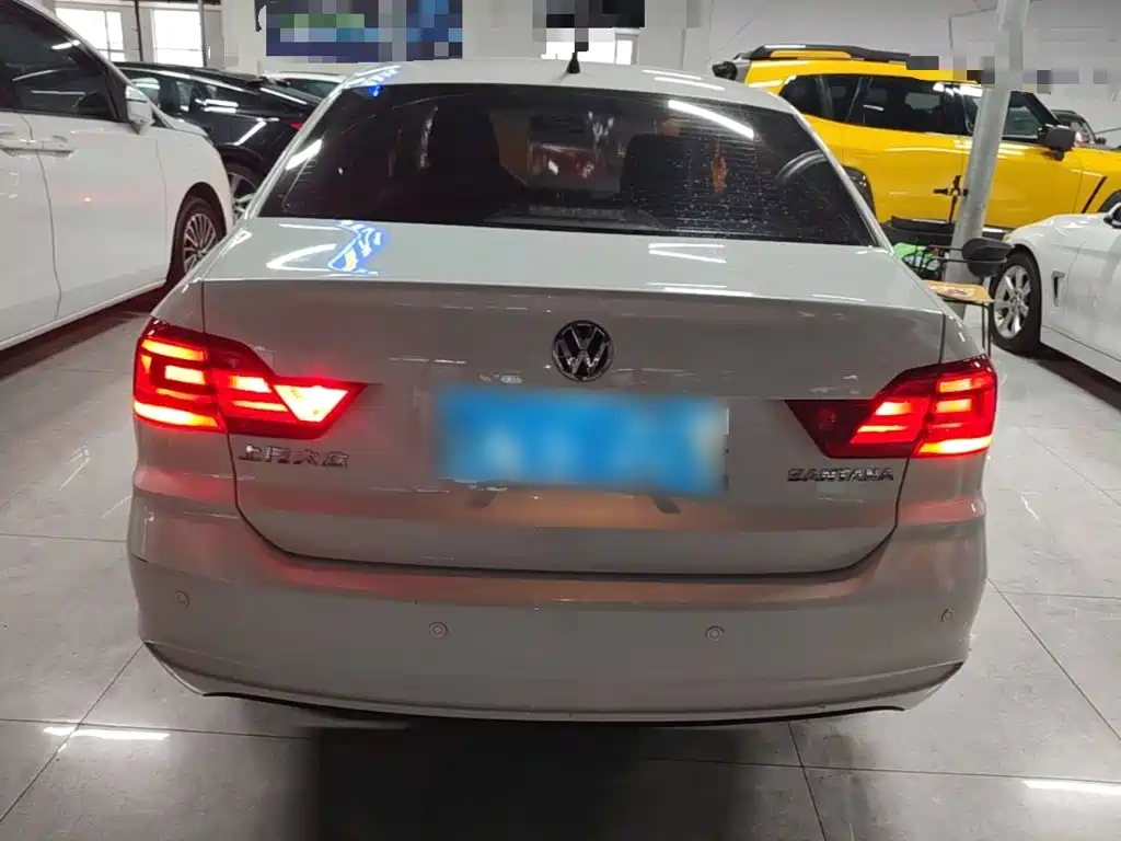 Volkswagen Santana — миниатюра 6