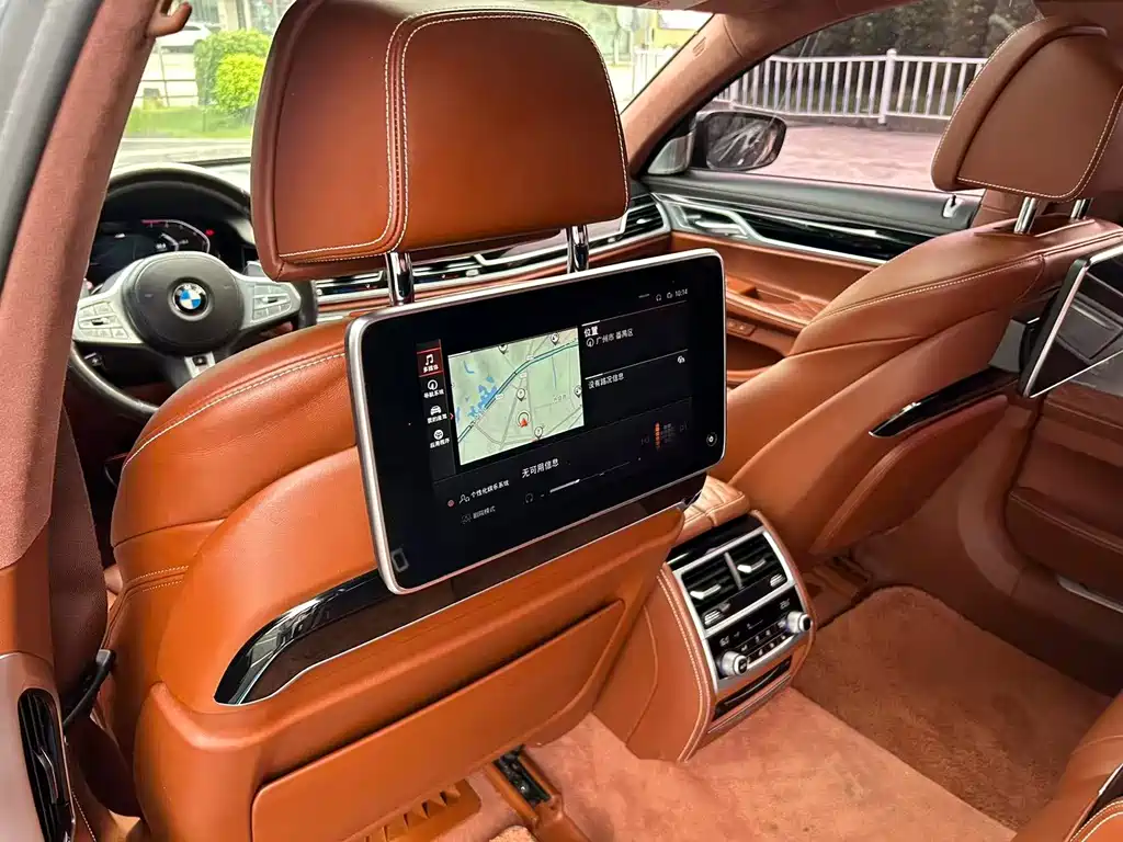 BMW 7 Series — миниатюра 21