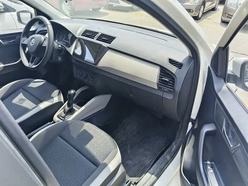 Skoda Fabia — миниатюра 13
