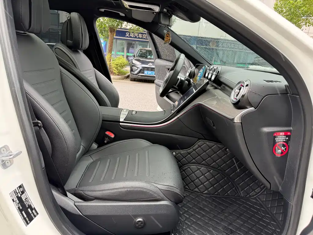 Mercedes-Benz C-Class — миниатюра 12