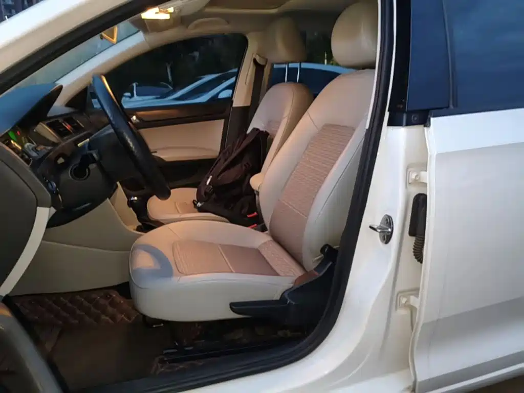 Skoda Rapid — миниатюра 15