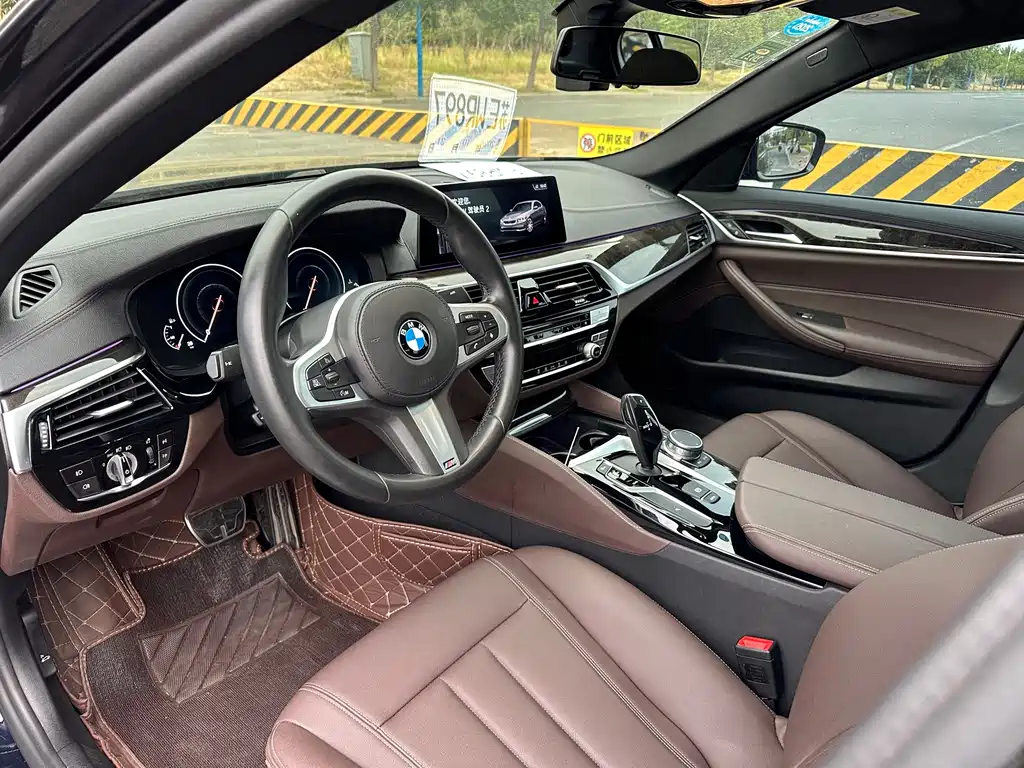 BMW 5 Series — миниатюра 11