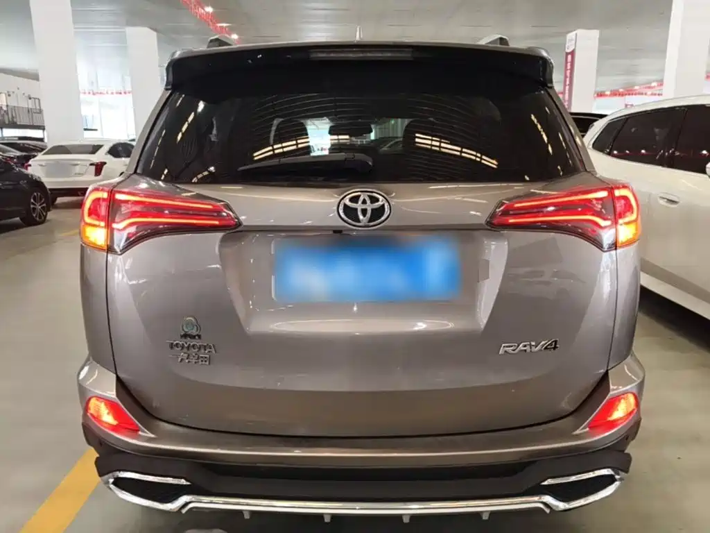 Toyota RAV4 — миниатюра 6