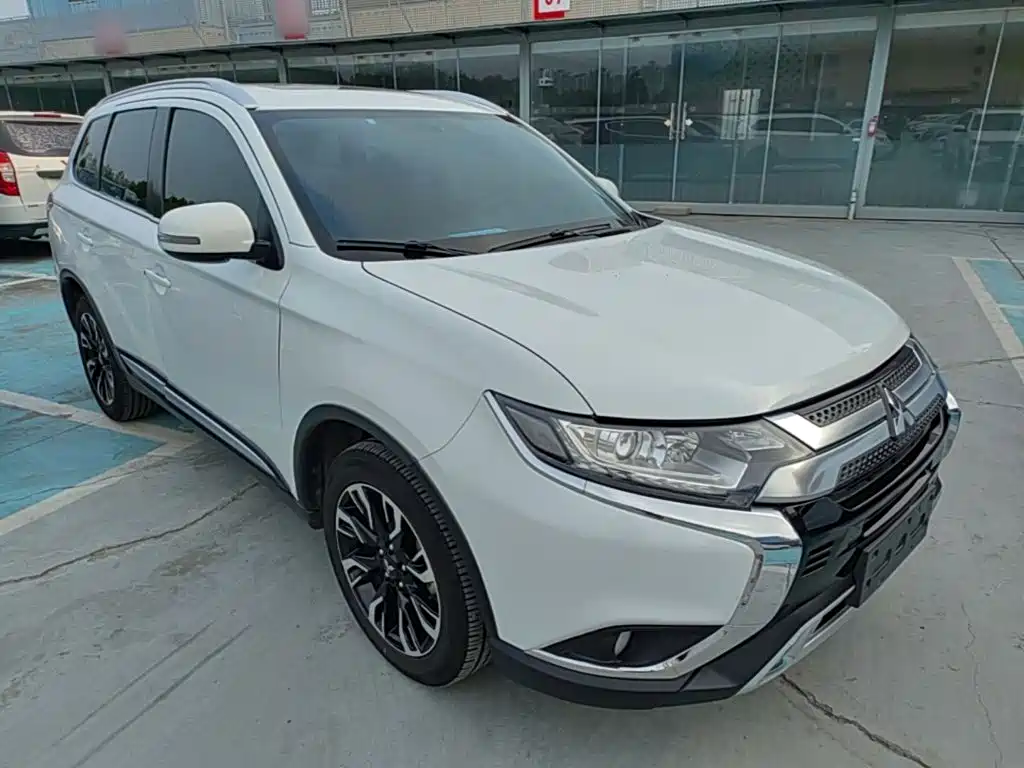 Mitsubishi Outlander — миниатюра 4