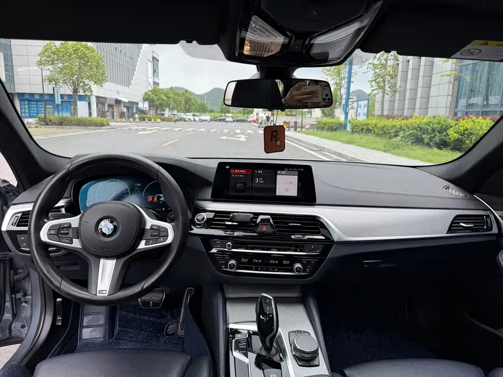 BMW 5 Series (Import) — миниатюра 9