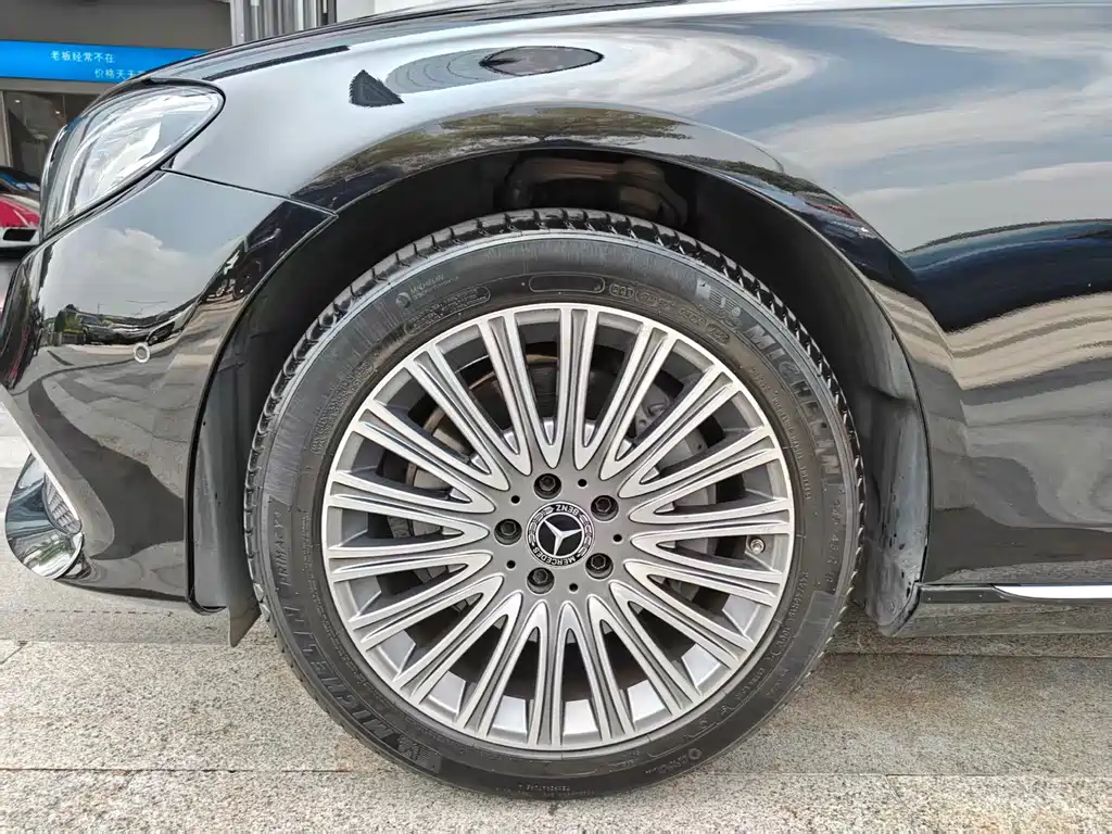 Mercedes-Benz E-Class — миниатюра 18