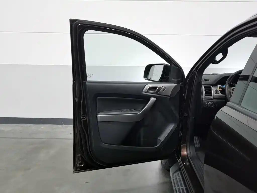 Ford Everest — миниатюра 8