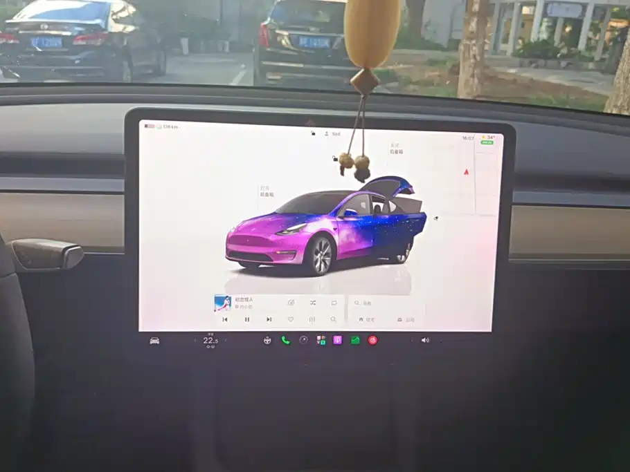 Tesla Model Y — миниатюра 13