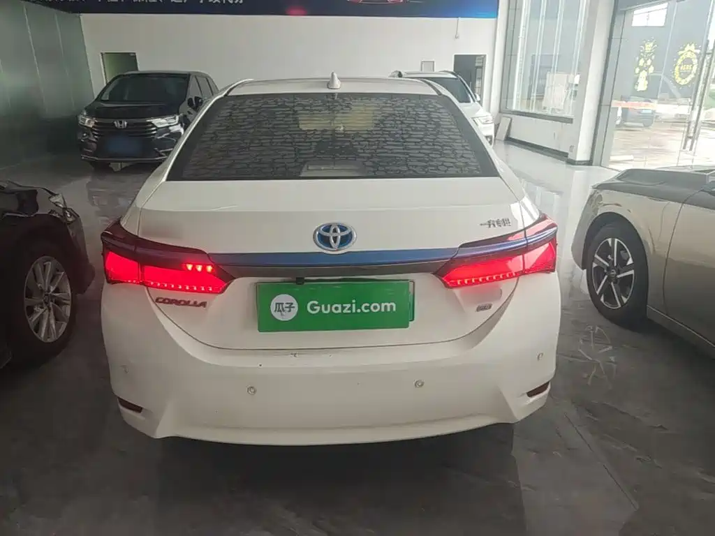 Toyota Corolla Hybrid — миниатюра 6