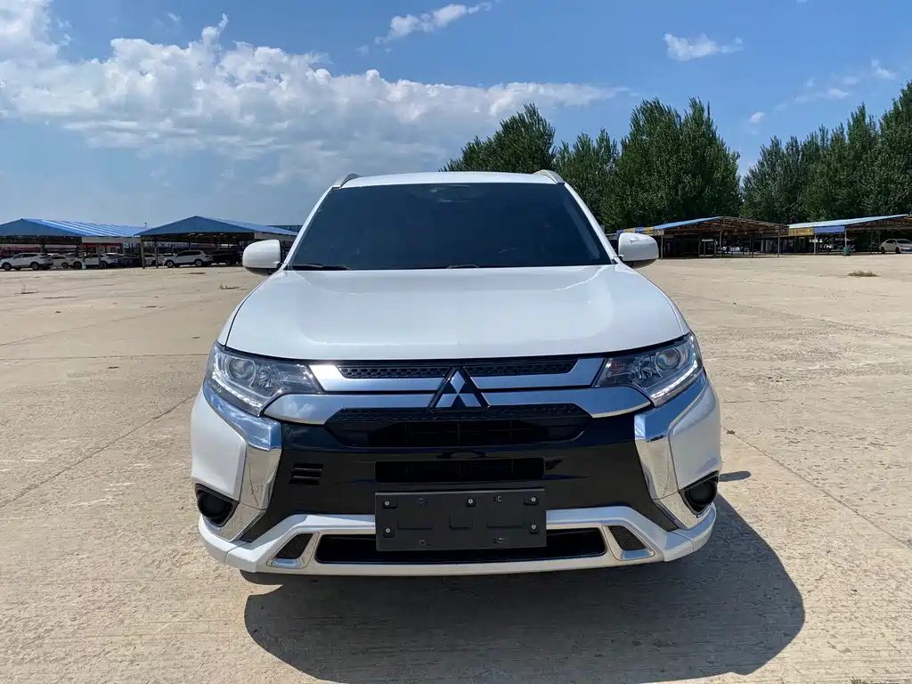 Mitsubishi Outlander 2021 2.0L 5 мест