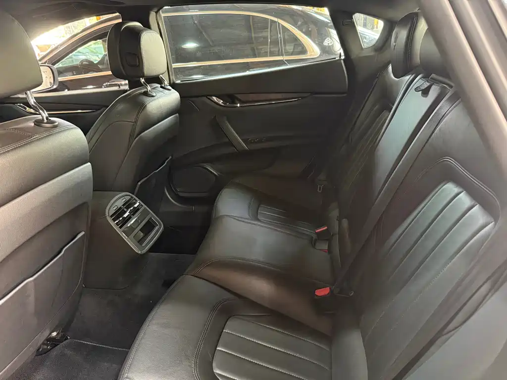 Maserati Quattroporte — миниатюра 6