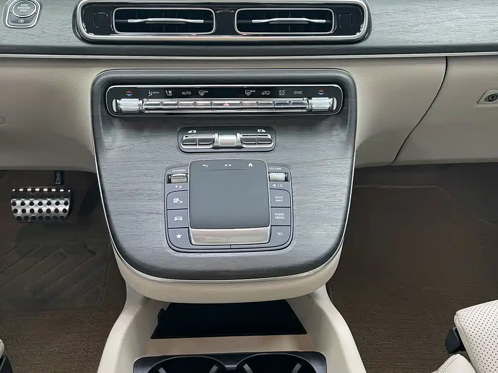 Mercedes-Benz V-Class V 2024 V 300 L Luxury