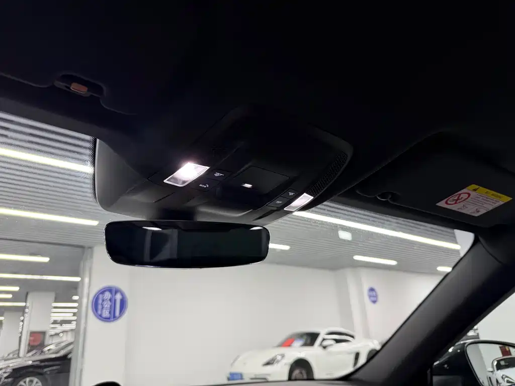 Porsche Taycan — миниатюра 17