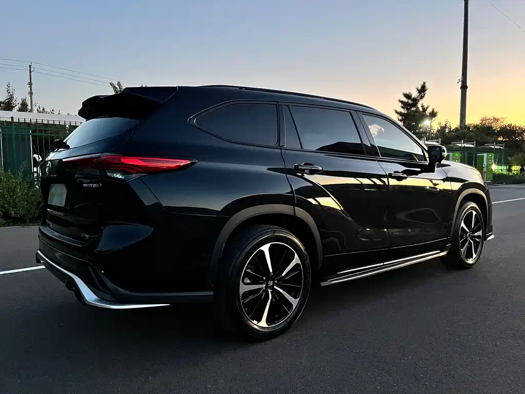 Toyota Crown Kluger — миниатюра 8