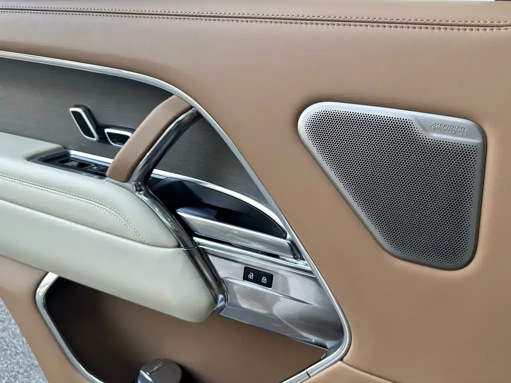 Land Rover Range Rover — миниатюра 9