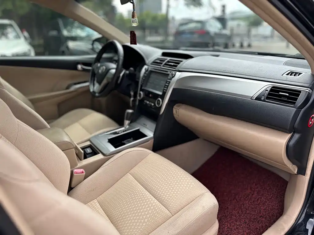 Toyota Camry — миниатюра 13