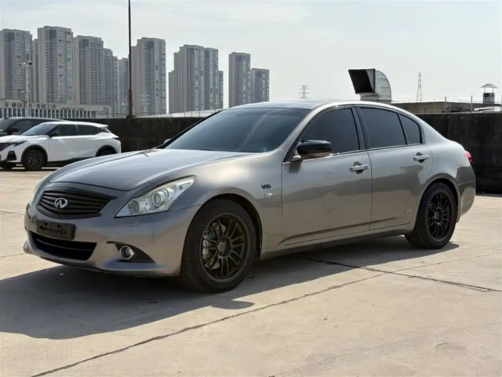 Infiniti G 2011