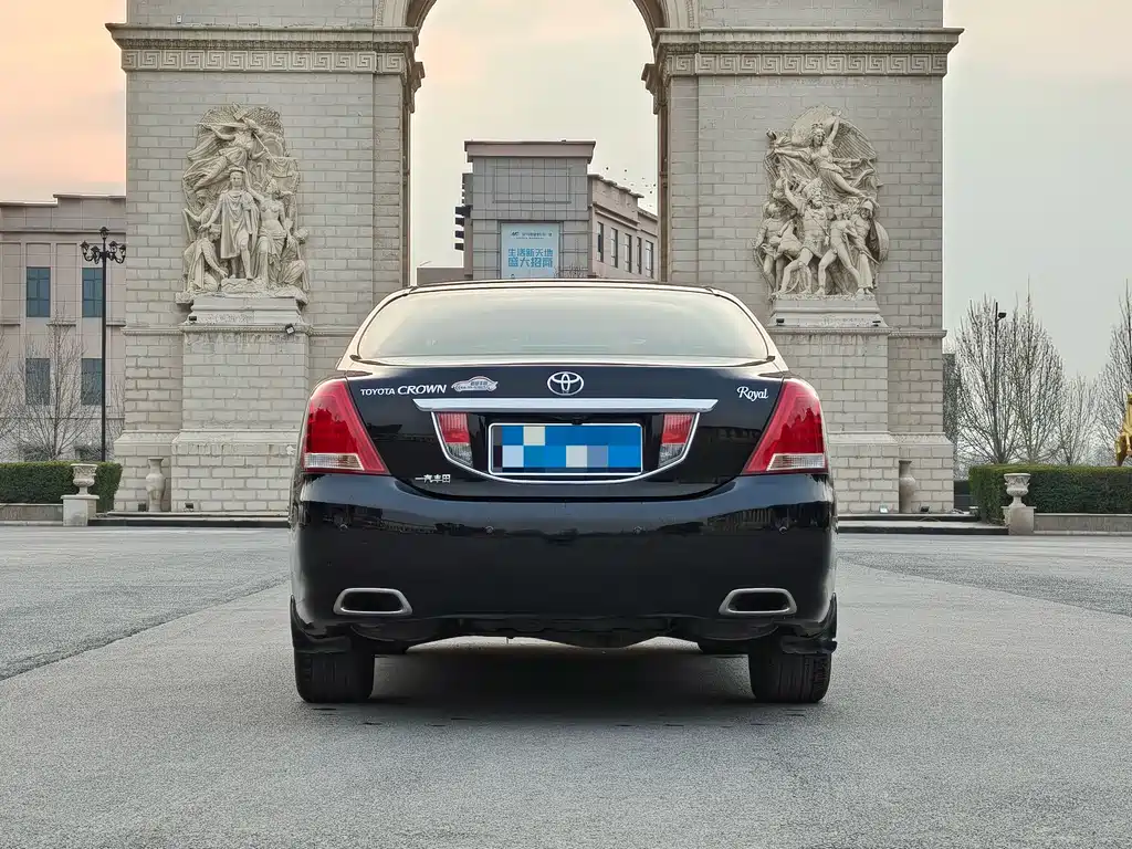 Toyota Crown — миниатюра 5