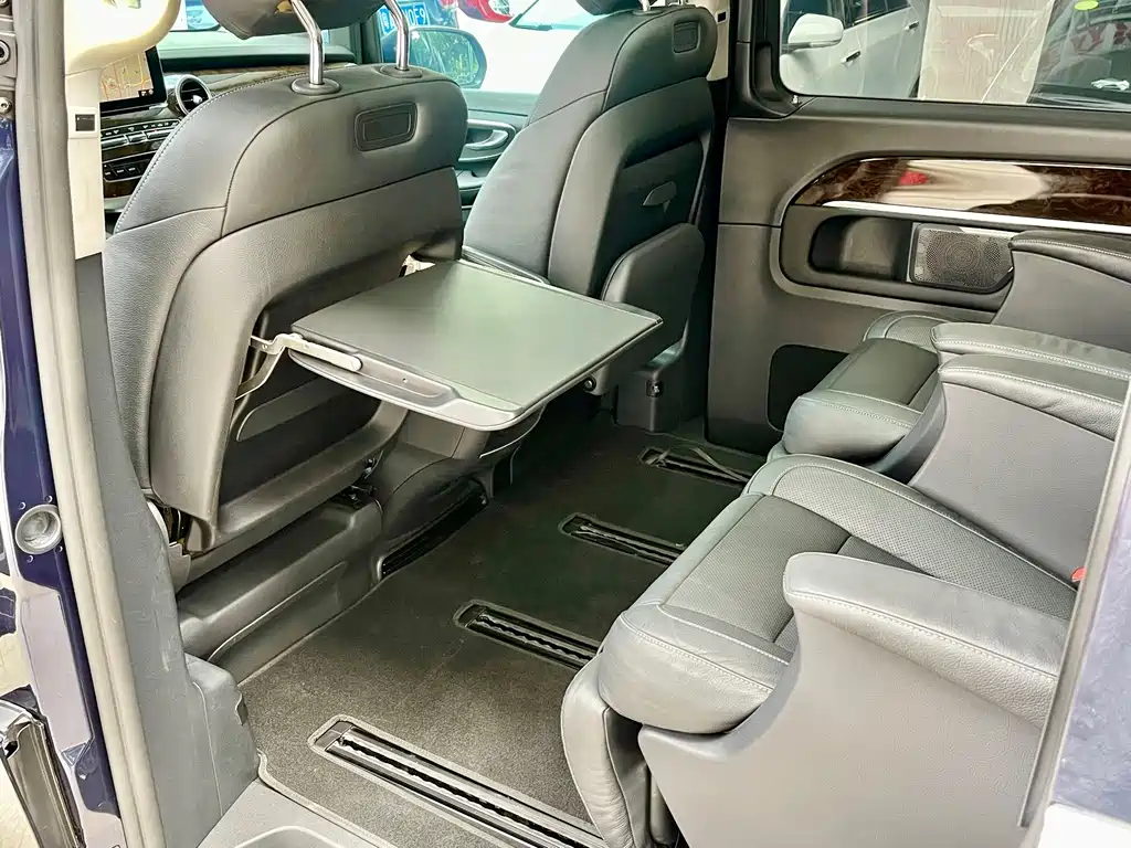 Mercedes-Benz V-Class — миниатюра 17
